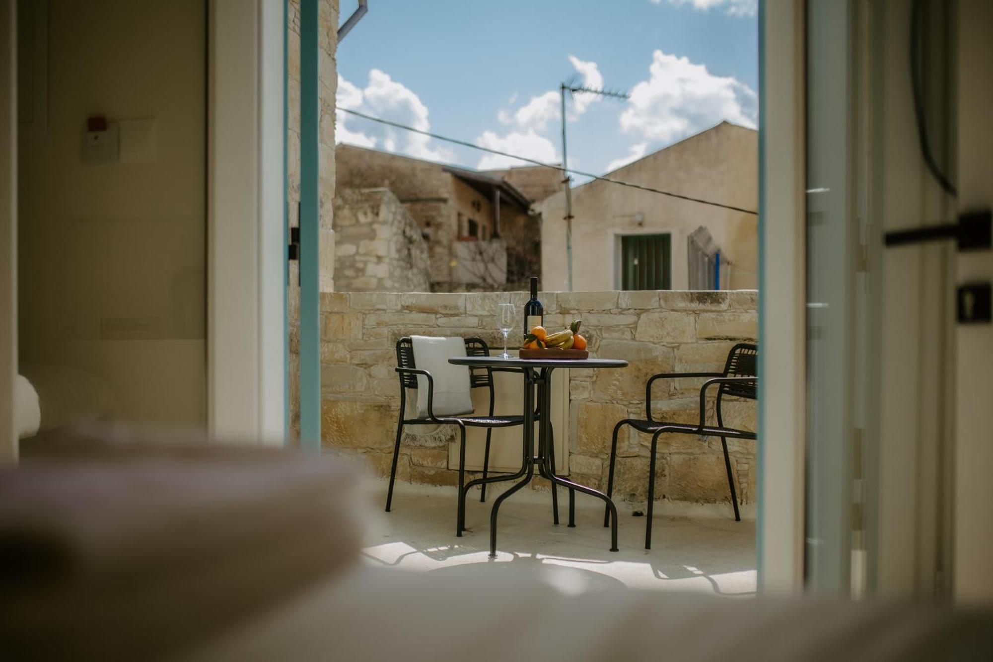Smaragda'S Guest Rooms Limassol Exterior foto