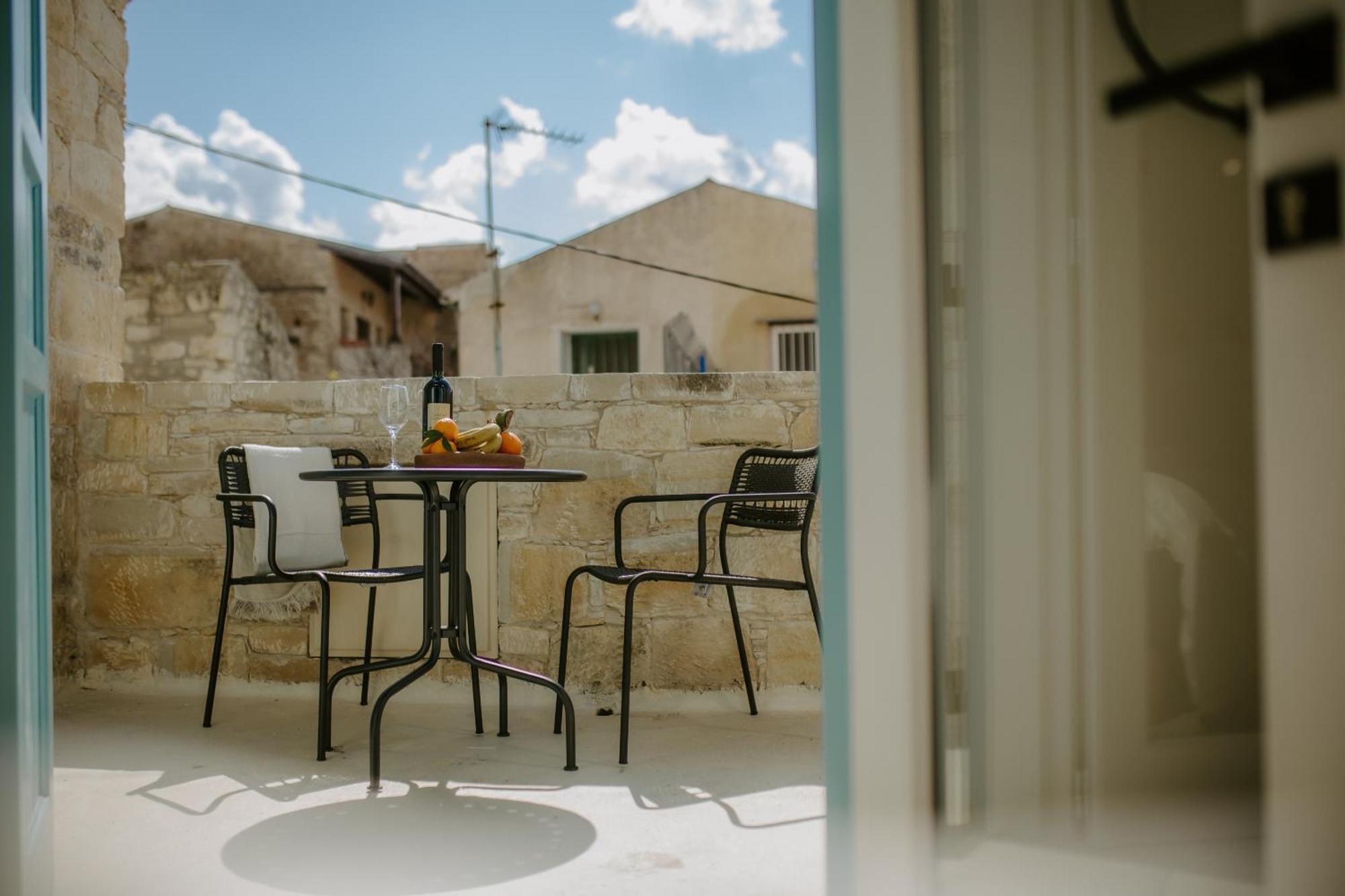 Smaragda'S Guest Rooms Limassol Exterior foto
